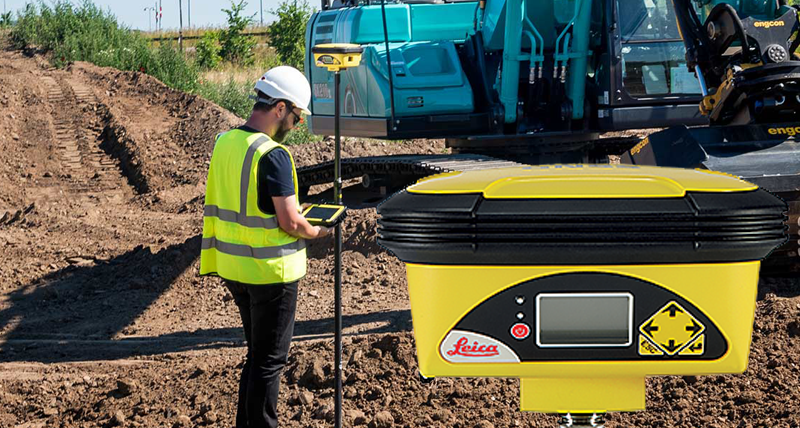 Un ouvrier dans le secteur des travaux publics en gilet de sécurité jaune implante des points avec une Leica iCON GPS 60 et un carnet de terrain Leica iCON CC80.
